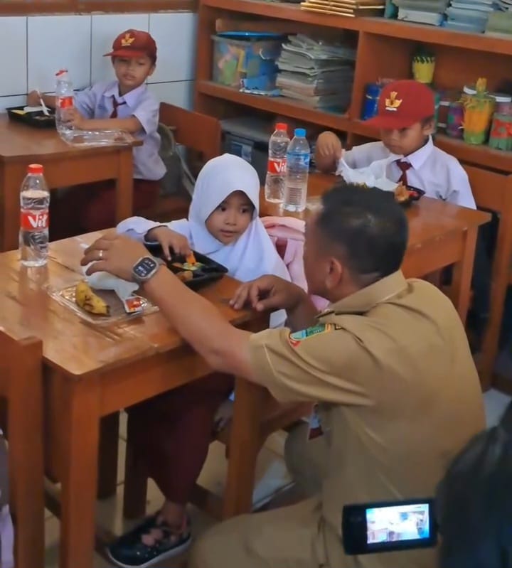 Pemkab Karawang Tinjau Program Makan Siang Bergizi Gratis di SDN Anggadita IV: Aep akan libatkan pelaku UMKM