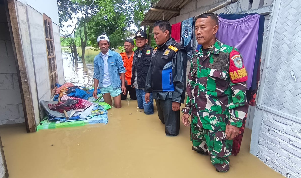 “Camat Karawang Barat Agus Somantri Menunaikan Amanah di Tanah Benteng, Mengayomi Rakyat di Tengah Musibah”