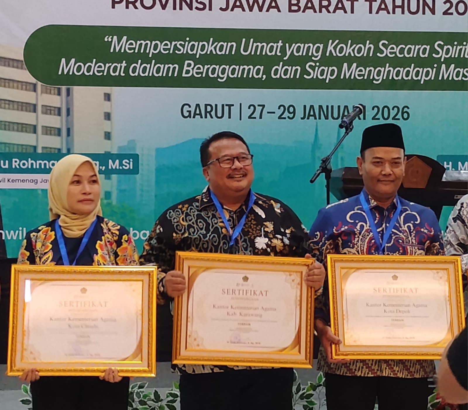 Kemenag Karawang Raih Penghargaan Kolaborasi Terbaik dengan Pemda di Rakerwil Kemenag Jabar