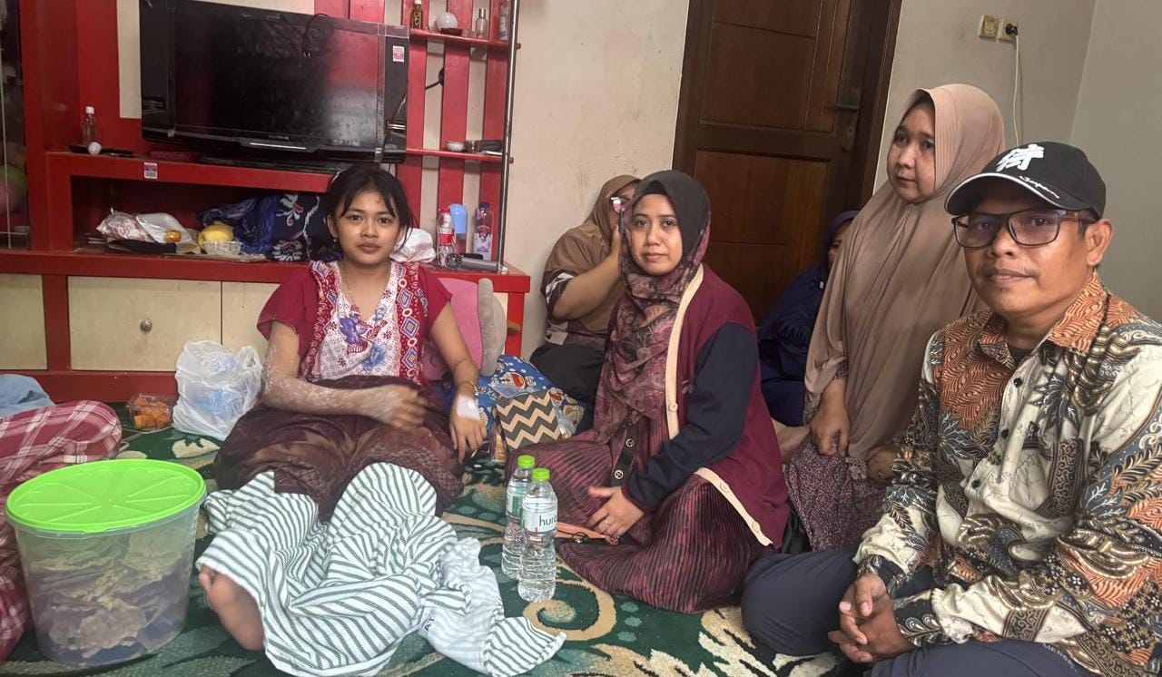 “Saat Duka Mengetuk Nurani: Musibah Tragedi Majalengka, Ketua fraksi PKS DPRD Karawang, Hadir Menguatkan di Tengah Luka Salah Satu Korban”